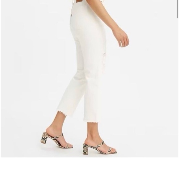 Levi’s White Wedgie Destroyed Distressed Crop Jeans - Picture 3 of 5